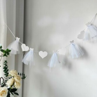 Garland with white hearts and tulle, white roses below